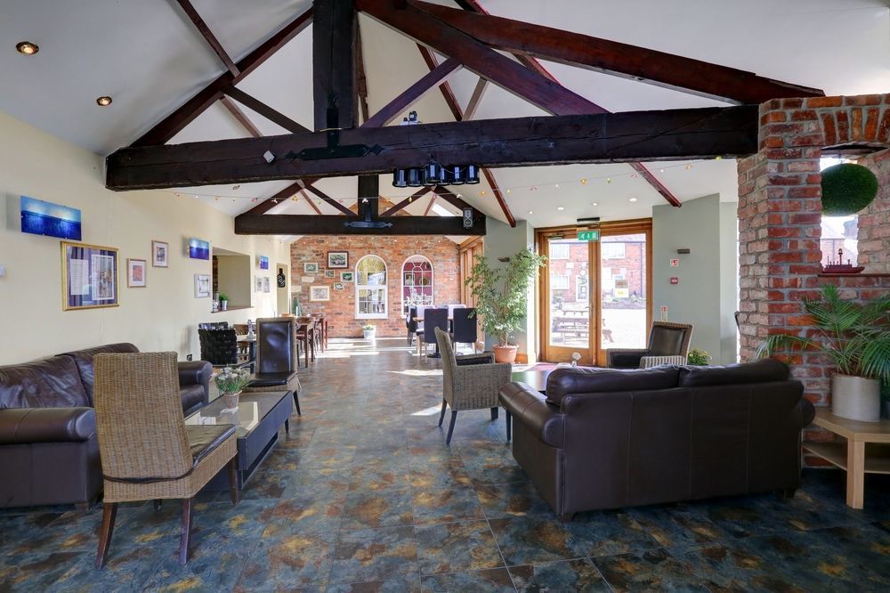 Manor Court Hotel Carnaby Eksteriør bilde