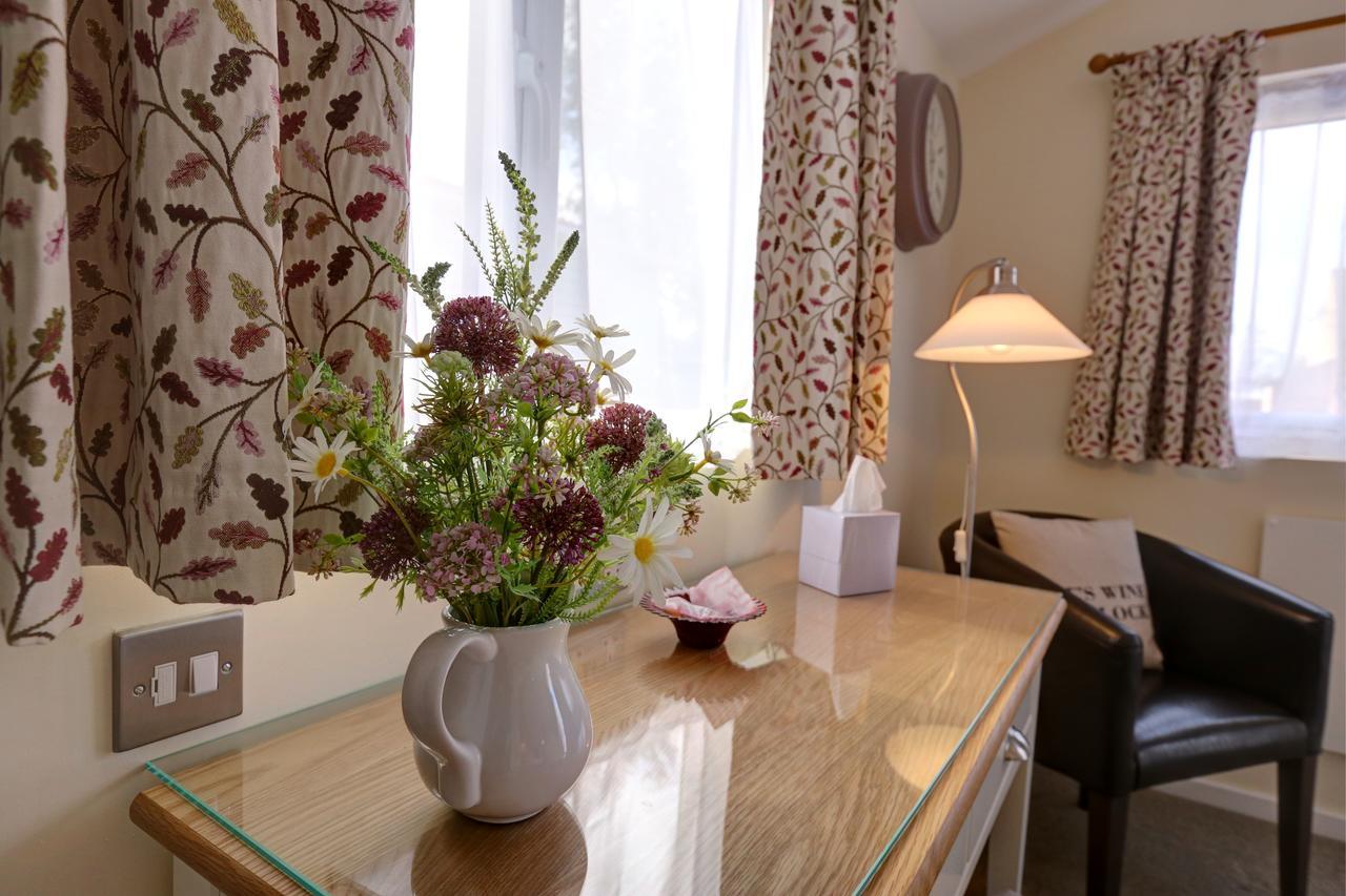 Manor Court Hotel Carnaby Eksteriør bilde